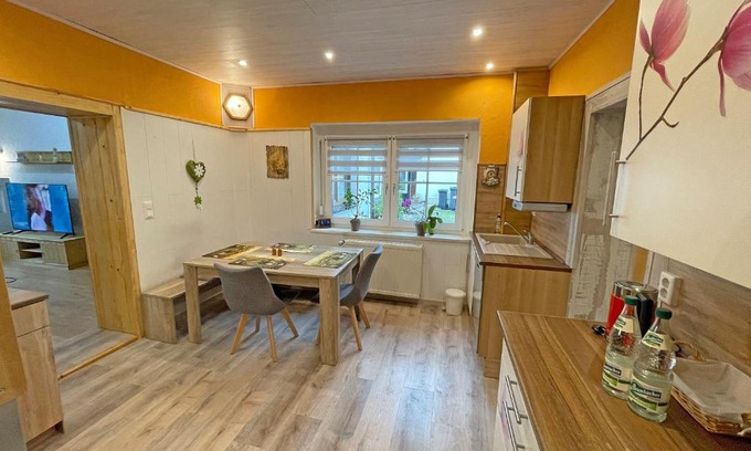 Bad Brambach Apartment | Welcoming Neu Ferienwohnung Kriesten: Family-Friendly Retreat