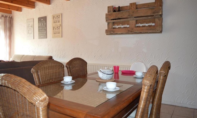 Neßmeraltendeich Apartment | Discover NEU! Hennings Ferienhof - Pet & Child Friendly Stay
