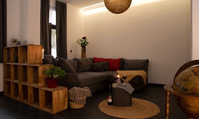Sudenburg Apartment | Modern Apartment with Waterbed and Smart TV Features