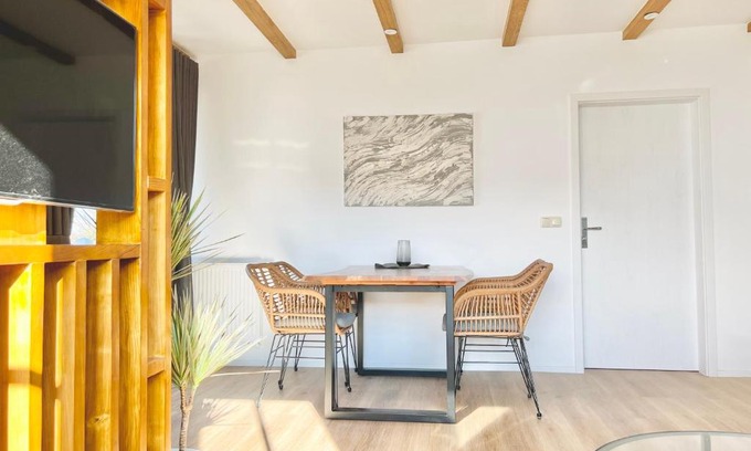 Alt Gaarz Apartment | Cozy Strandwohnung mit Sauna & Oceanfront Views