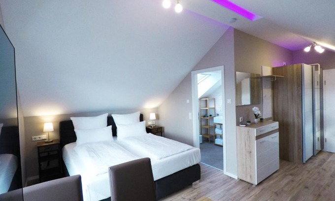 Fulda Apartment | Cozy Neubau Dach-Apartment with Kitchen & 9/10 Guest Rating