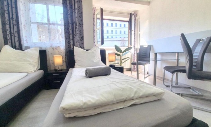 Neuburg Apartment | Neuburg Apartment am Schloss: Family & Pet-Friendly Retreat