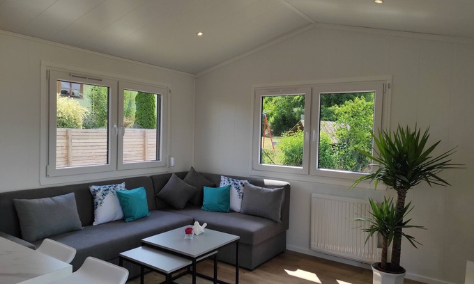 Wiesenbronn Apartment | Charming Mobile Home with Terrace and Ocean View