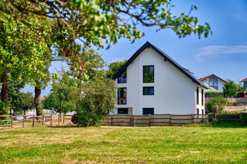 Bad Kreuznach Apartment | Contemporary Apartment in Kurstadt for Family Comfort