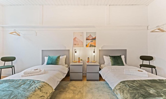 Schoeneberg Apartment | Central Apartment with 10 Beds and Free Wifi for Families
