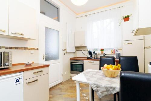 Neukoelln Apartment | Explore Neukölln Central Rixdorf: Family-Friendly Stay