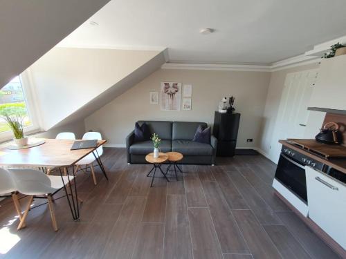 Schwerin Apartment | Neumühler Hof: Pet-Friendly Retreat Near Congress Center