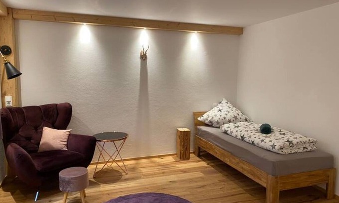 Holzkirchen Apartment | Renovated 60m² Apartment Xaverl Near City & Mountains