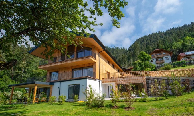 Naggl Apartment | Discover Neusach64: 4-Star Ocean View Retreat