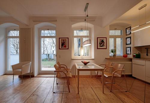 Outer Neustadt Apartment | Neustadt - Paradies: Guest Rated 9.5 with Dining Options