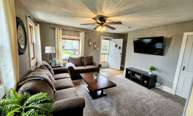Nevada House | Comfortable Nevada Home with Kitchen, 10 Miles to ISU