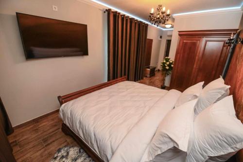 Luna House | Oceanfront Nevan Luna Home: Guest Rated 8.6/10