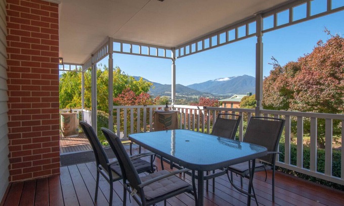 Tawonga House | Discover Neve e Fiume: Family-Friendly Retreat by the River