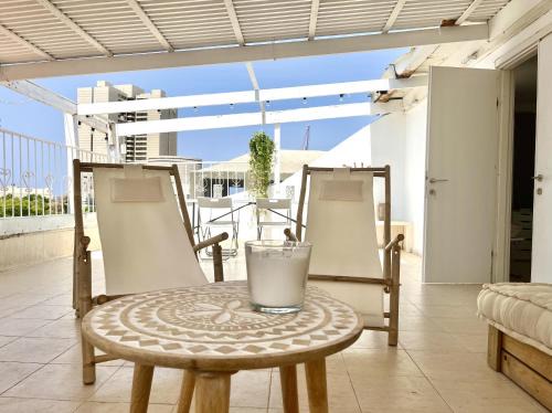 Neve Tzedek Apartment | Experience Neve Tsedek Rooftop with Hot Tub Amenities