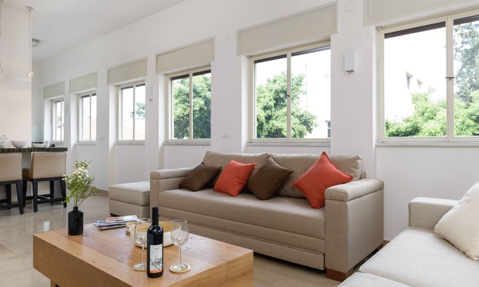 Neve Tzedek Apartment | Exclusive Neve Tzedek Apartment with Kitchen & Breakfast