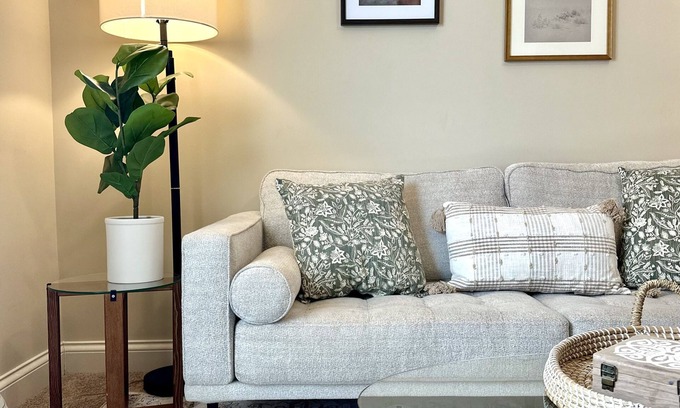 Georgetown House | Discover Dalton Derby House: Family-Friendly Retreat!