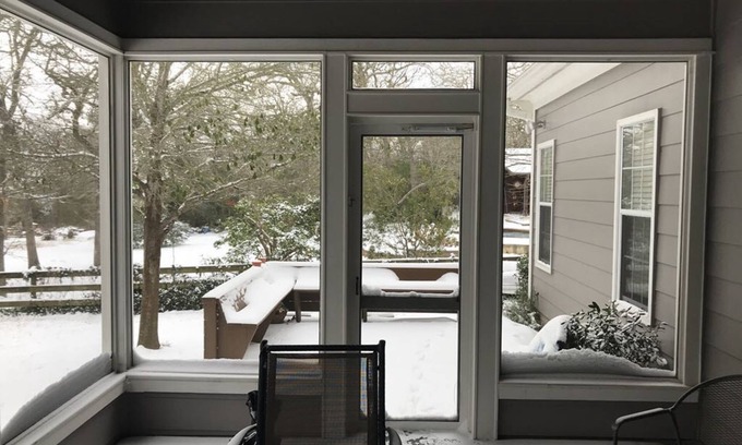 Wellborn House | Nature Retreat: Lake View Hotel Near TAMU & Kyle Field