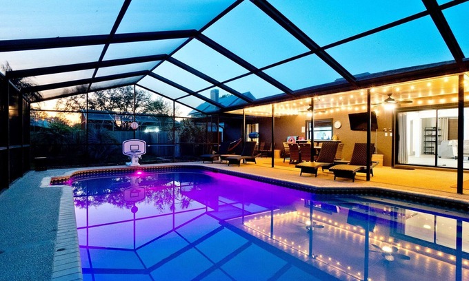 Palma Sola House | Discover a Beachside Retreat with Free Pool Heat & Spa