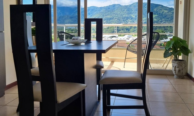 San Rafael Condo | NEW[100mbps + HomeOffice] Mindful-Stay@Casa Dharma 🧿✨