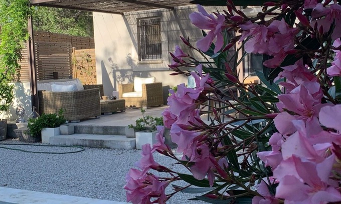 Villeneuve-les-Avignon House | Exceptional 2-Bedroom Villa with Private Pool in Villeneuve