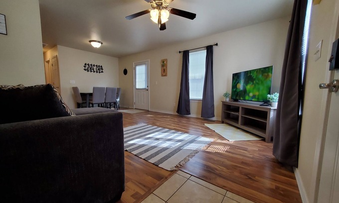 West Plains House | Neat 2 Bedroom Retreat Near Downtown with Family Amenities