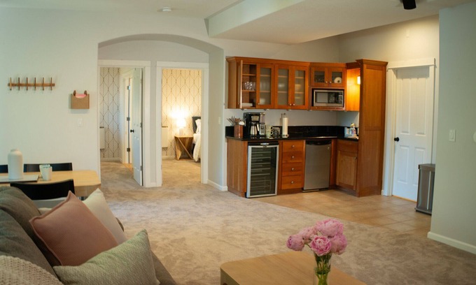 West Linn Apartment | Family-Friendly 2 Bedroom Retreat in West Linn with Pool