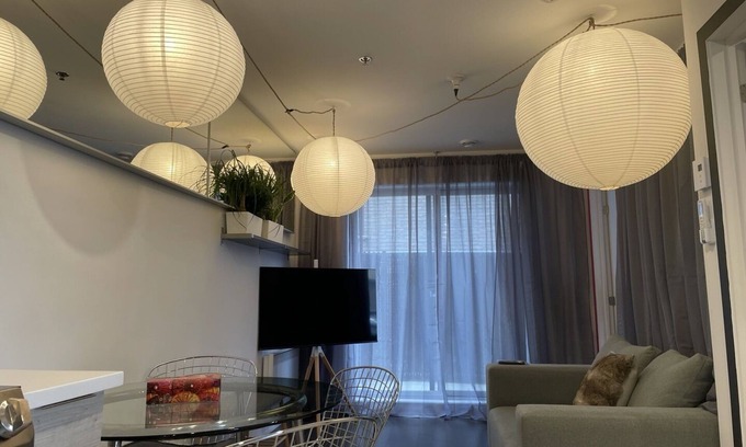 Cote-Des-Neiges—Notre-Dame-De-Grace Apartment | Cozy 2-Bedroom Retreat with Private Patio & High-Speed Wi-Fi