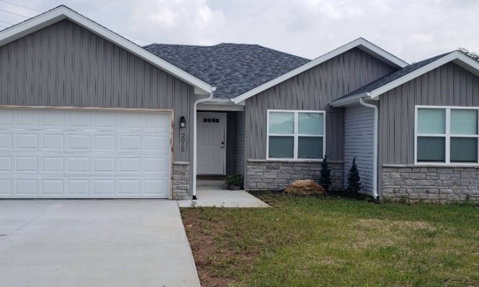 Ozark House | Tranquil 3 BR Home: Guest Rated 9.8 in Ozark Retreat