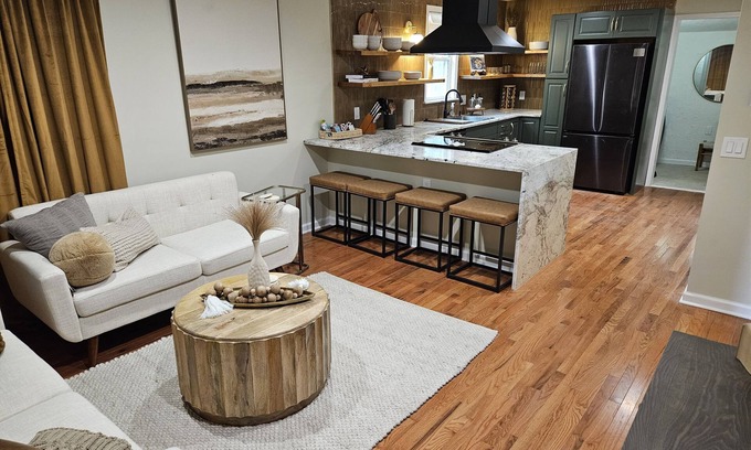 Taylor House | Inviting 2BD Home with Fast Wi-Fi and Free Parking