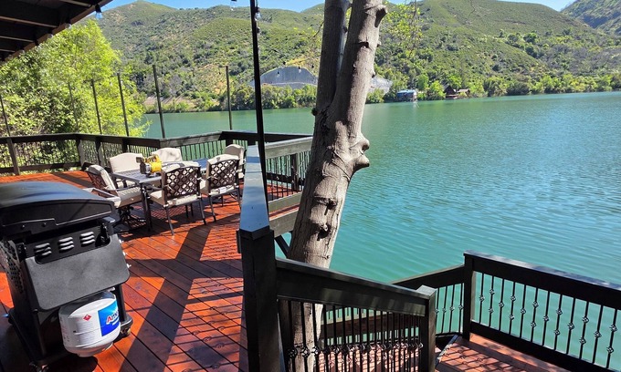 Upper Lake House | New 2BR Lake House on Blue Lakes-Private Dock, Large Patio, Fire Pit & Kitchen