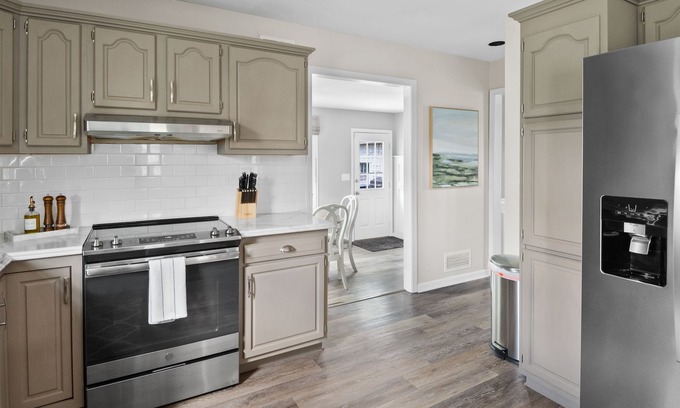 Crestwood House | Relaxing Retreat with 2 Kings, Hot Tub & Fire Pit