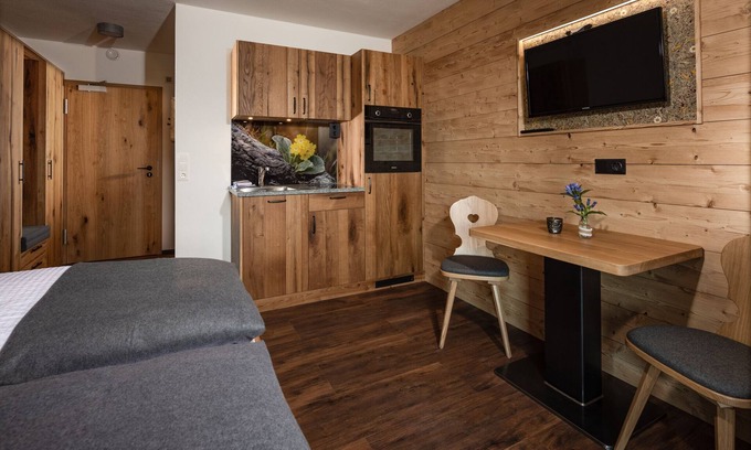 Bischofswiesen Apartment | Cozy Gamsbleame for 1-2 Guests with Kitchen & Pet-Friendly