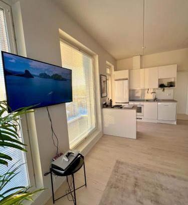Myyrmaki Apartment | Family-Friendly 3-Bed Apartment with Free Garage & PS5