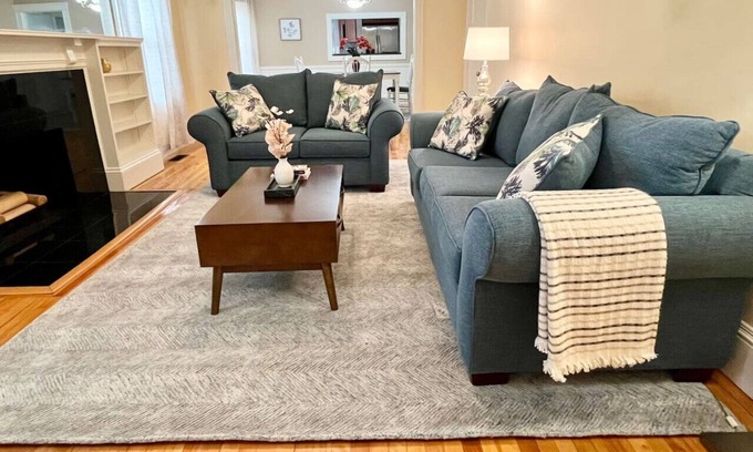 Worcester Apartment | NEW 3 Bedroom, 1 Bathroom w A/C