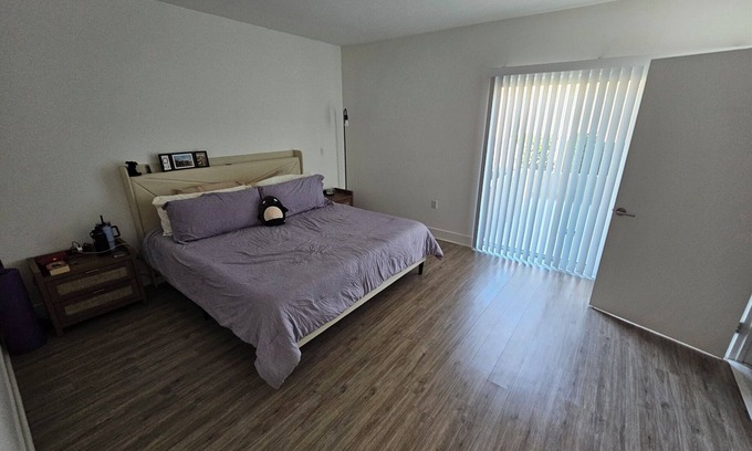 Mount Wilson Apartment | NEW 3-bedroom apartment in Heart of Hollywood WiFi AC Patio 65" TV PS5