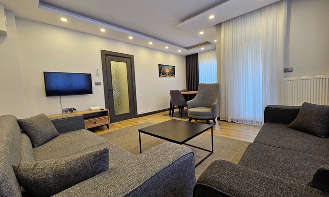 Lara Apartment | New 3 Bedroom Flat&Large Living Space 2-6 Near By Lara beach
