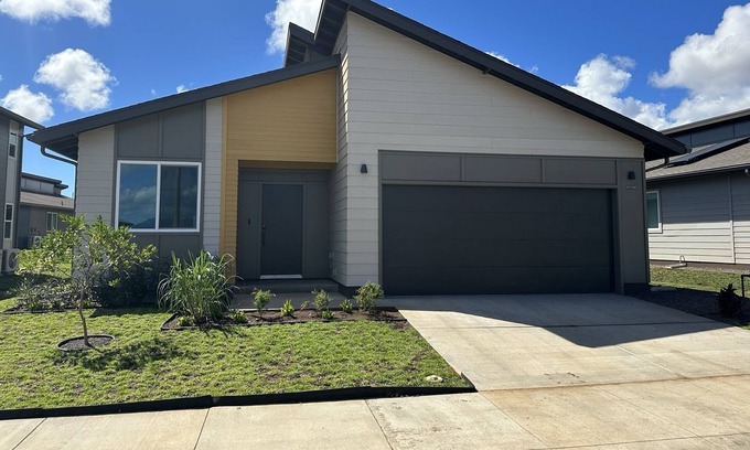 Lemoore House | Modern 3 Bedroom Home in Ho’opili with Pool & Family Fun
