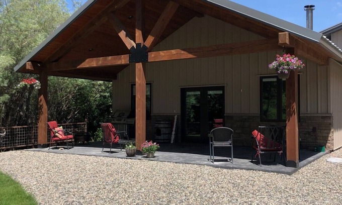 Wolf Creek House | New 3-Bedroom Home in Wolf Creek with Breakfast Included!