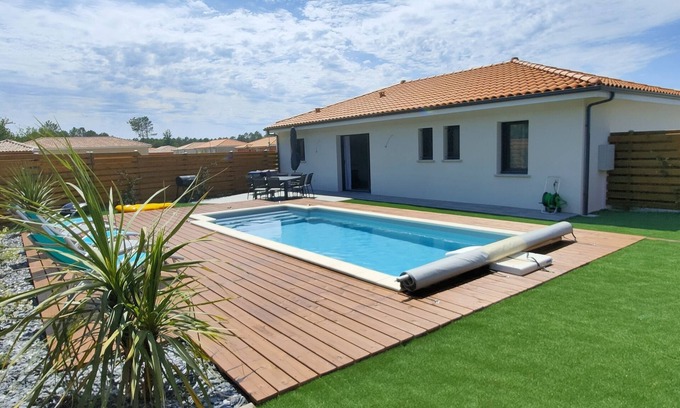Mimizan House | Inviting 3-Star Hotel with Private Heated Pool by the Ocean