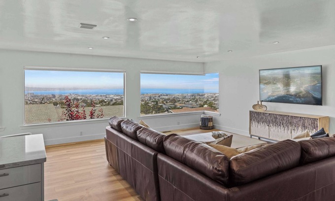 Seaside House | New 3B 3BA Panoramic Ocean Views 30 Night Min