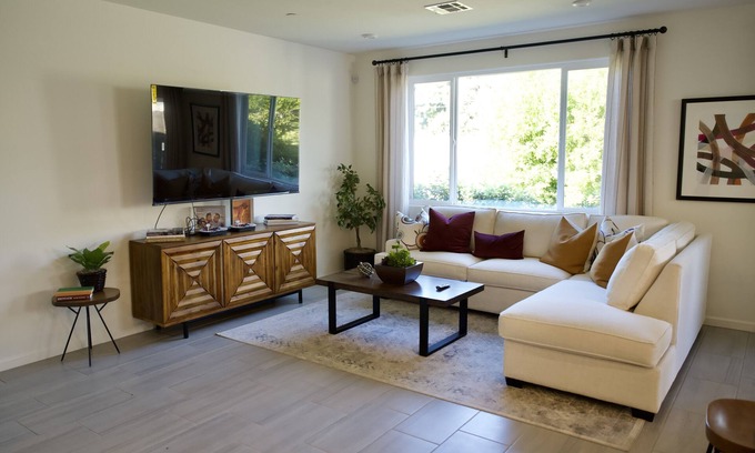 Visalia House | Bright 3B Home with Hot Tub Near Sequoia & EV Charging
