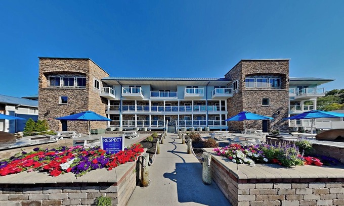 Put-in-Bay Condo | Beautiful 4 BR Put-in-Bay Waterfront Condo with Pool & Lake Views