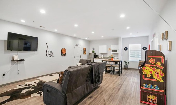 Maxwell House | Family-Friendly 4bd Suite Near Downtown East Nashville