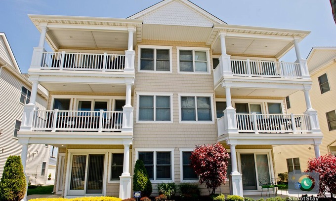 Southend House | Prime 4BR Beach Block Home with Ocean View & Spa Access