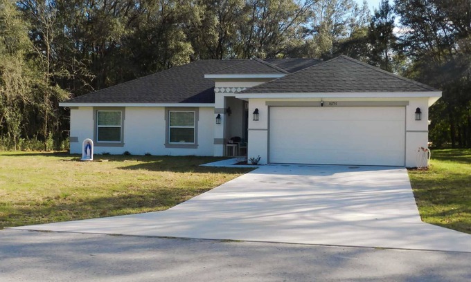 Ocala House | New 4 Bedroom Retreat with Pool near Downtown, Rated 10/10