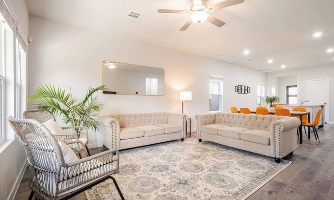 Magnolia House | NEW 4BR Retreat with Game Room + 75” TV Near The Woodlands Trails & Shops