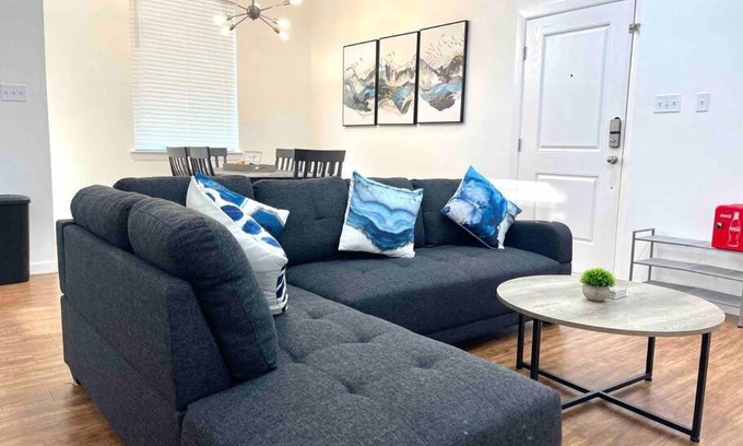 McAllen Apartment | Convenient Location: 5 Mins to Mall, Airport & Dining!