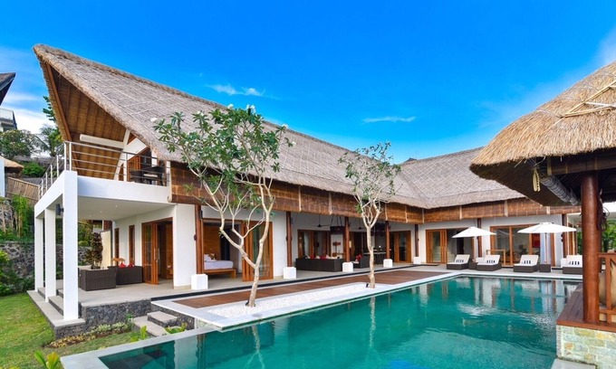 Temukus Villa | New 5-Star Villa Overlooking Bali Sea with Pool & Spa