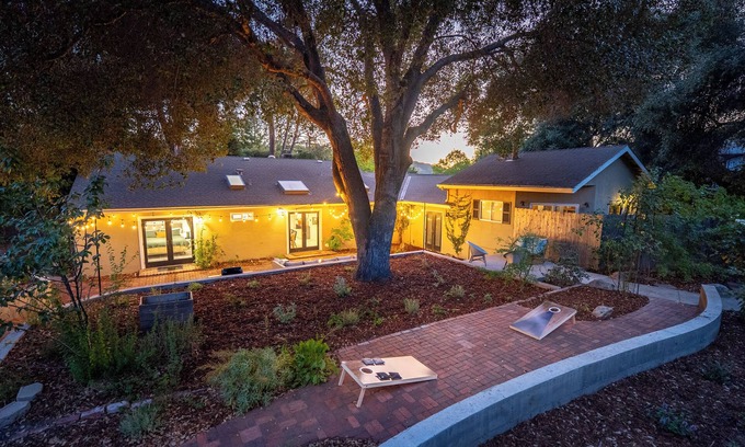 Atascadero House | New 5BR GREAT Location Sleeps 15!