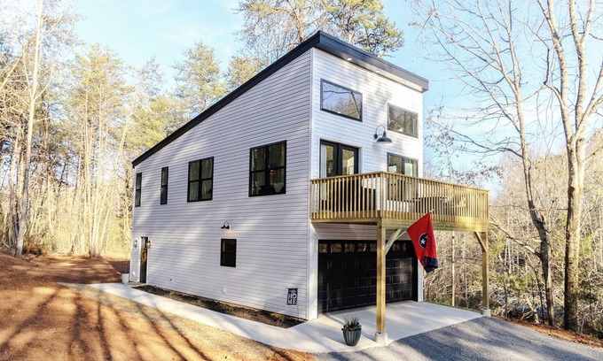 Knoxville House | NEW! 6 Miles to UT- 2 bedroom, 1.5 bath wooded retreat with garage!